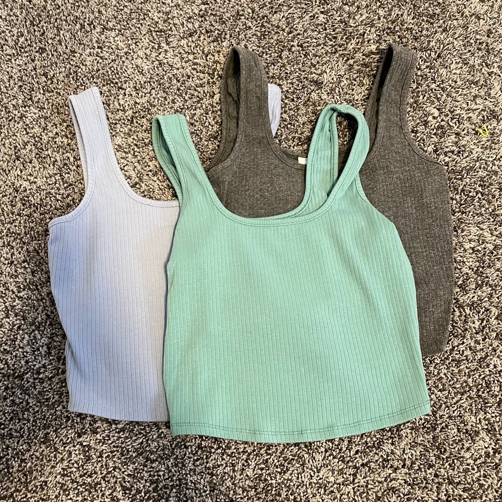🛑Sold🛑Used Once or twice if that - 3 Destined Ribbed Cropped Tanks
